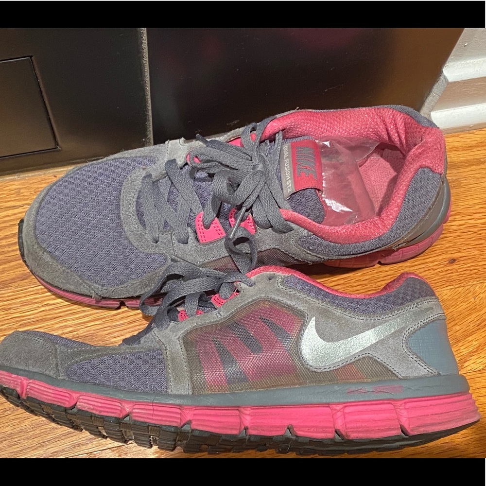 Nike Women’s Dual Fusion ST2 Sneakers